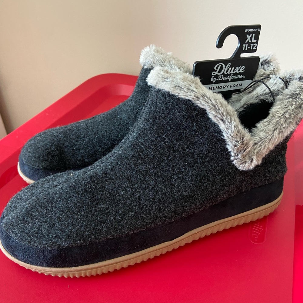 Dearfoam Gray Shoes with Cozy Lining